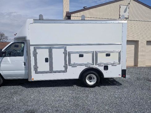 Used 2024 Ford E-350 and Econoline 350 Super Duty w/ Power Windows & Locks Group image 3