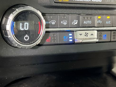 Used 2022 Ford F250 Lariat w/ Black Appearance Package AWD/4WD image 20