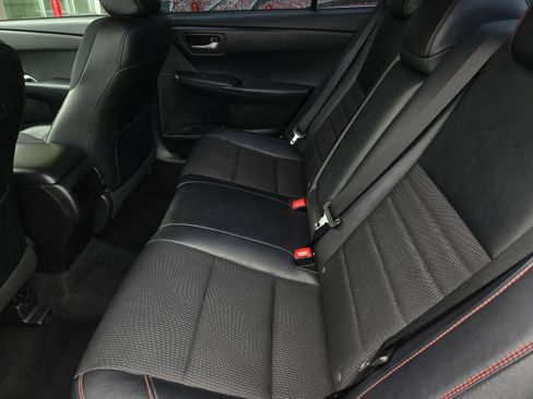 Used 2016 Toyota Camry SE image 11