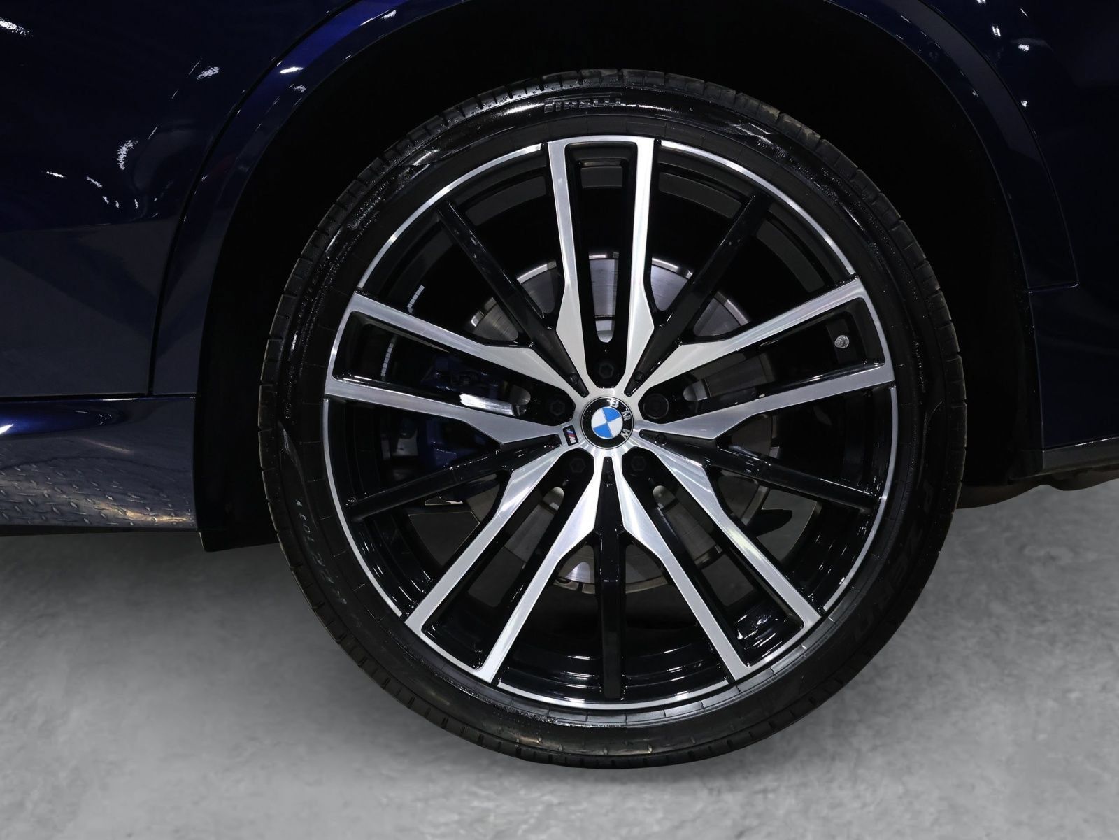 Used 2026 BMW X5 M60i w/ Executive Package AWD/4WD image 15