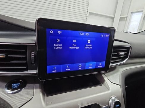 Used 2022 Ford Explorer XLT w/ Equipment Group 202A AWD/4WD image 17