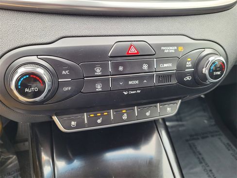 Used 2018 Kia Sorento SX image 21