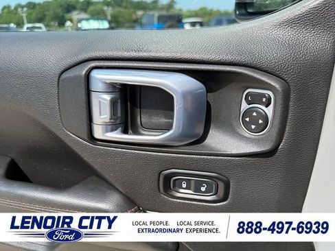 Used 2022 Jeep Gladiator Mojave w/ LED Lighting Group AWD/4WD image 17