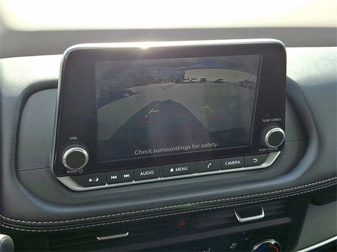 Used 2023 Nissan Rogue S image 4