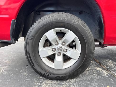 Used 2020 RAM 1500 Classic SLT AWD/4WD image 29