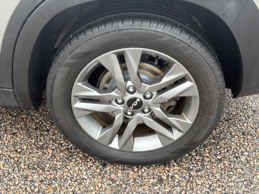 Used 2023 Kia Seltos LX AWD/4WD image 13