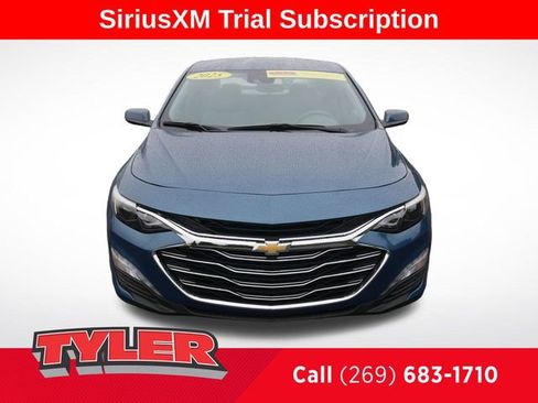 Used 2025 Chevrolet Malibu LT image 2