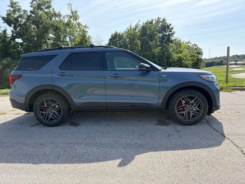 New 2026 Ford Explorer ST-Line w/ ST-Line Street Pack AWD/4WD image 3