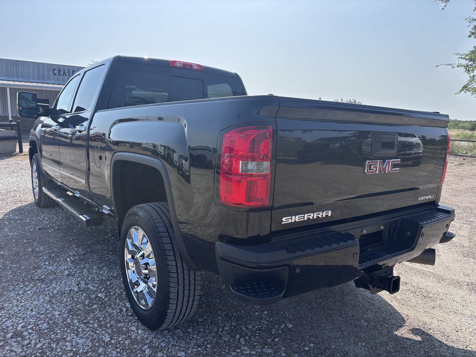 Used 2015 GMC Sierra 2500 Denali w/ Duramax Plus Package AWD/4WD image 3