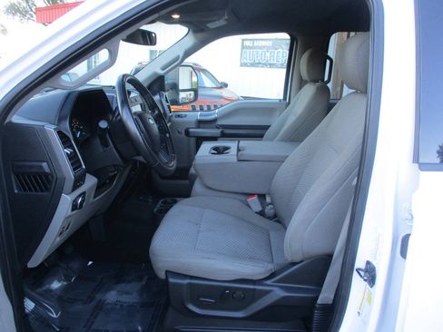 Used 2019 Ford F150 XLT w/ Equipment Group 302A Luxury AWD/4WD image 16