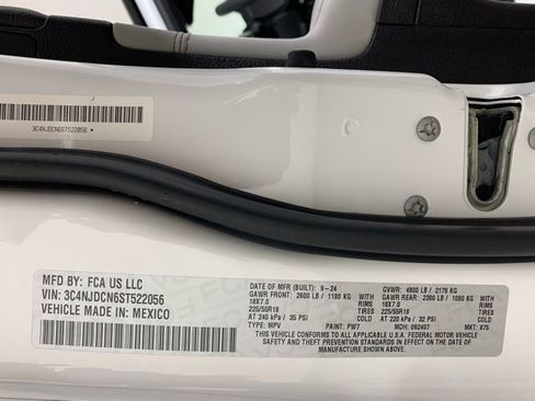 Used 2025 Jeep Compass Limited image 38