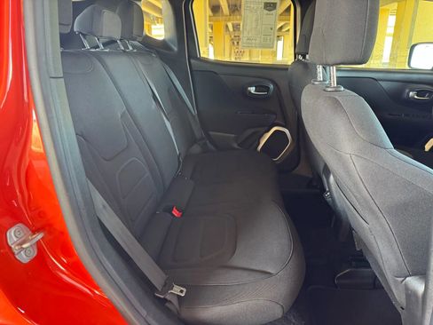 Used 2018 Jeep Renegade Latitude image 24