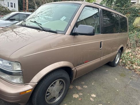 Used 2001 Chevrolet Astro LT image 4