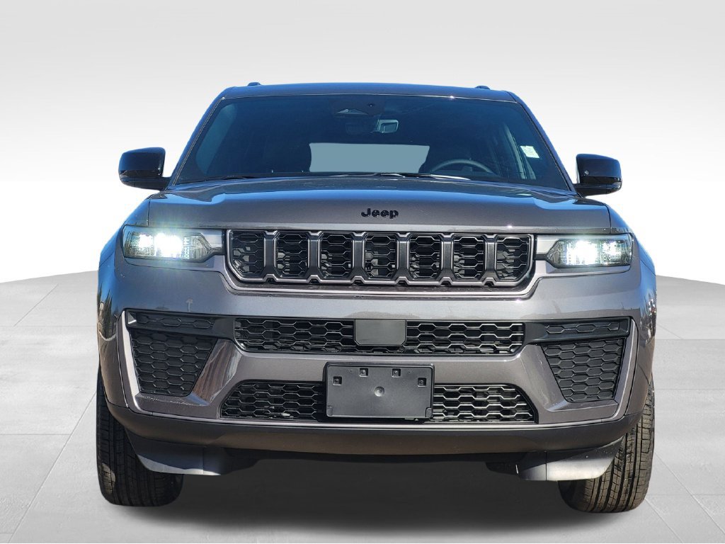 New 2026 Jeep Grand Cherokee Altitude AWD/4WD image 2