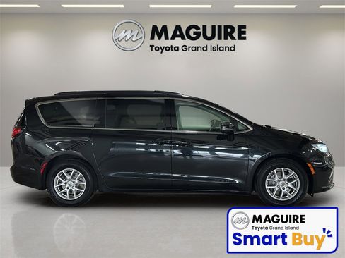 Used 2022 Chrysler Pacifica Touring-L image 2