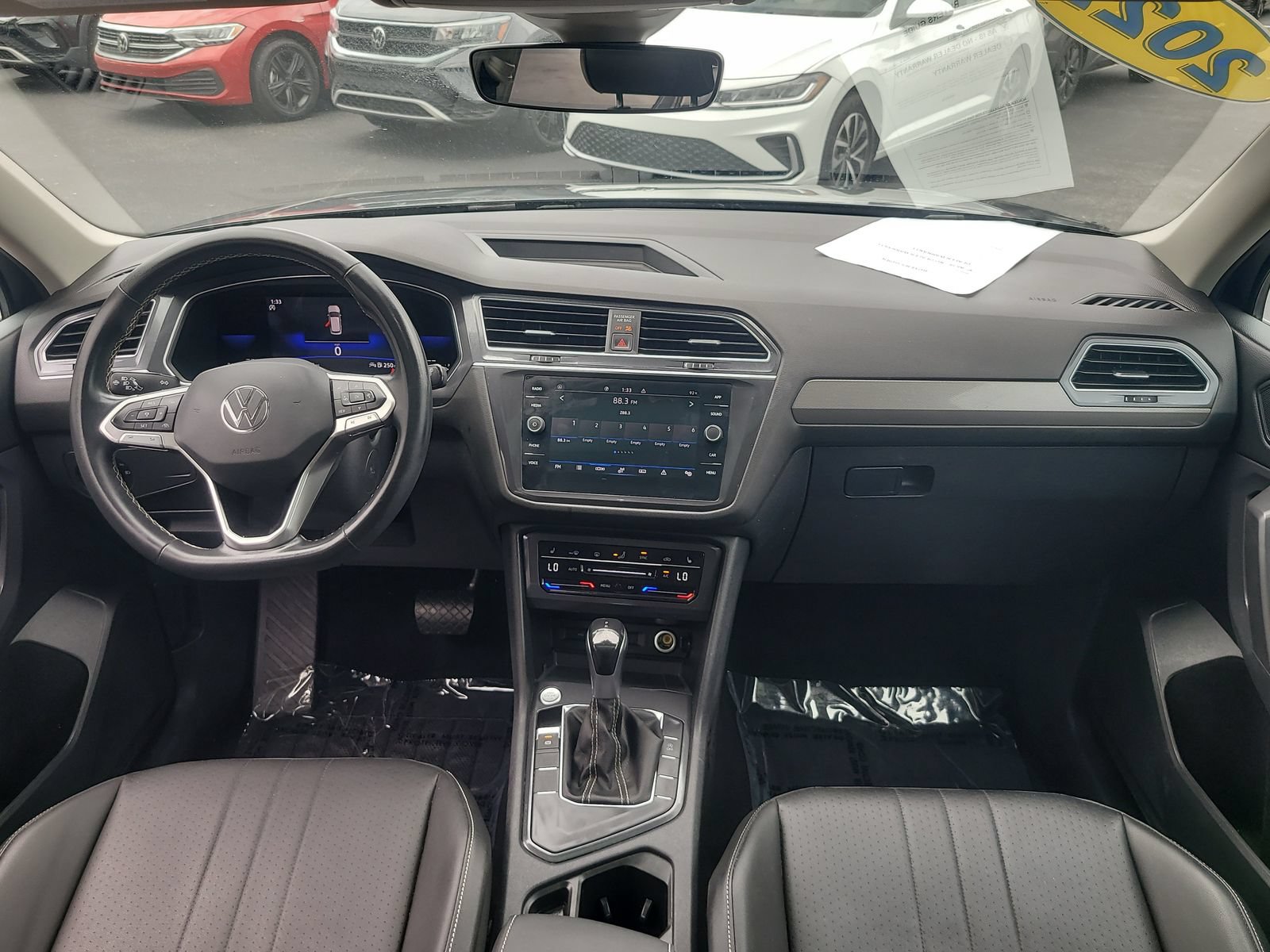 Used 2022 Volkswagen Tiguan SE w/ Panoramic Sunroof Package FWD image 13