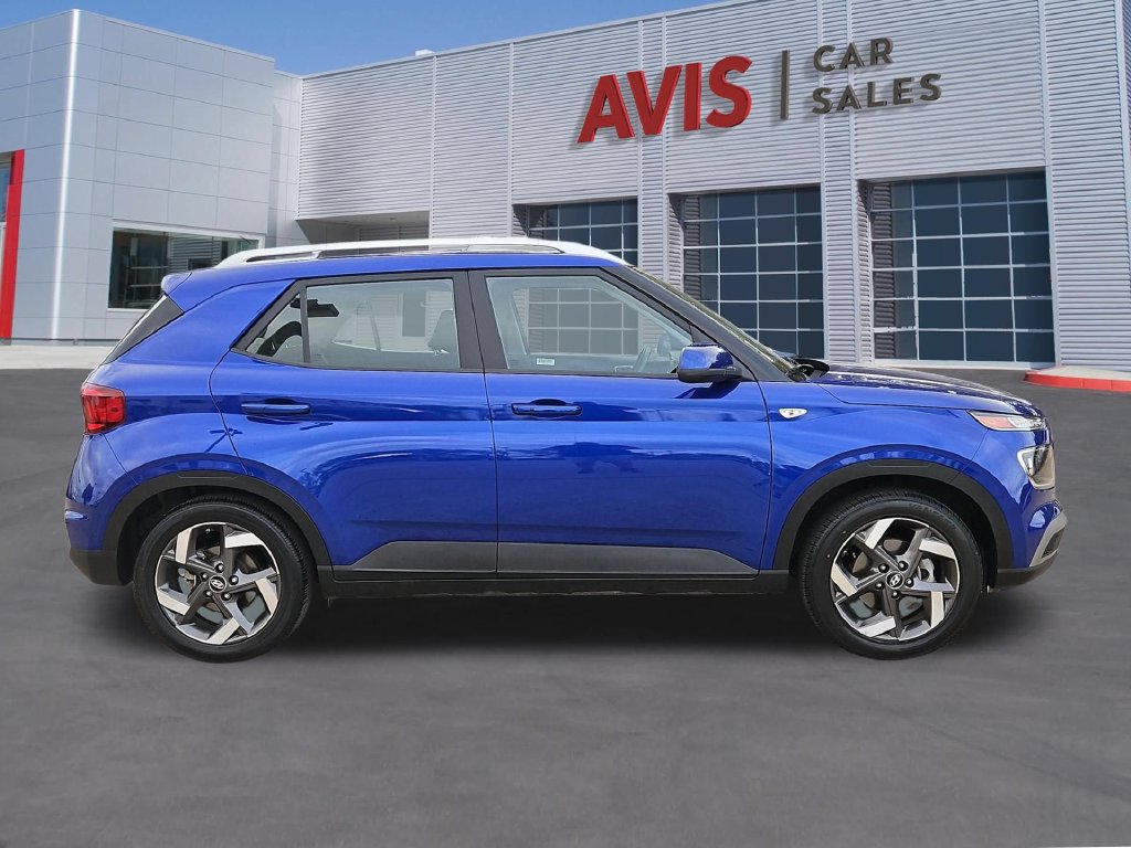 Used 2025 Hyundai Venue SEL FWD image 5