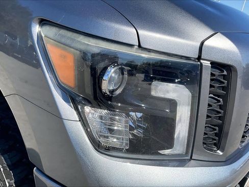 Used 2019 Nissan Titan SV w/ SV Convenience Package image 25