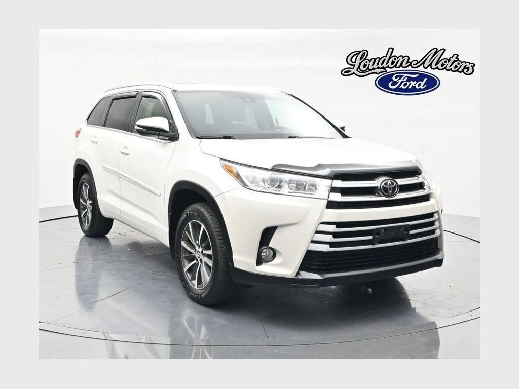 Used 2017 Toyota Highlander XLE AWD/4WD image 1