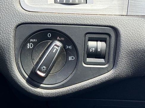 Used 2015 Volkswagen Golf SE image 33