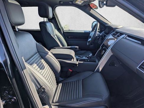 Used 2025 Land Rover Discovery S AWD/4WD image 22