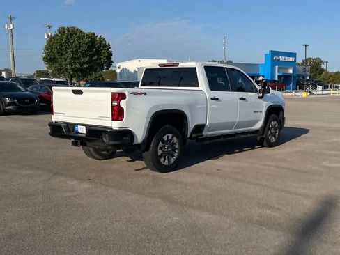 Used 2025 Chevrolet Silverado 2500 Custom w/ Custom Value Package image 4