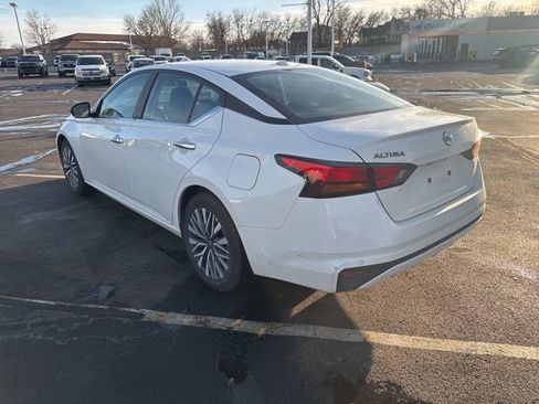 Used 2025 Nissan Altima 2.5 SV image 4