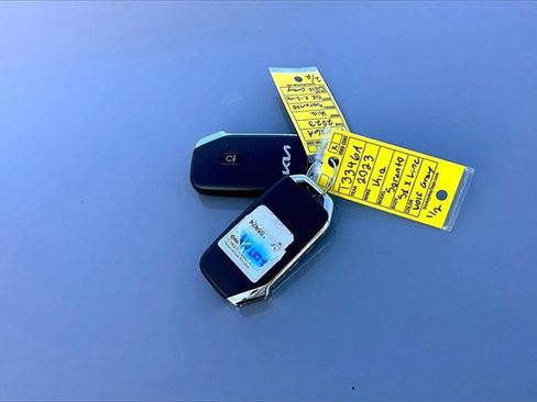 Used 2023 Kia Sorento SX image 10