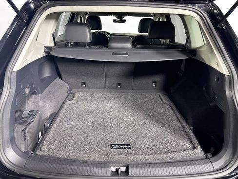 Used 2022 Volkswagen Tiguan SE w/ Panoramic Sunroof Package image 21