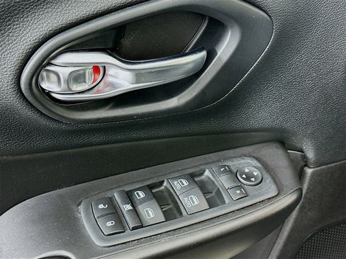 Used 2020 Jeep Cherokee Trailhawk w/ Cold Weather Group image 17