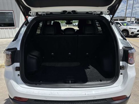 Used 2025 Jeep Compass Trailhawk image 8