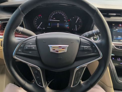 Used 2019 Cadillac XT5 Luxury image 16
