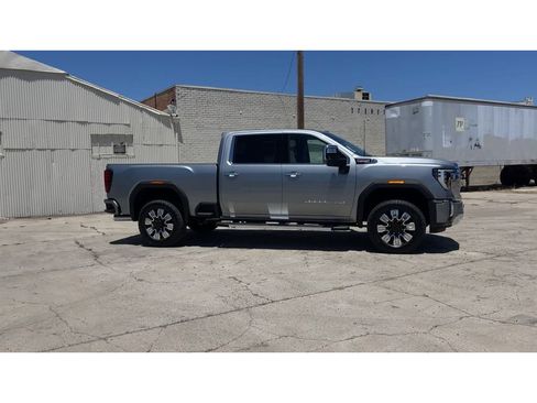 New 2026 GMC Sierra 2500 Denali w/ Denali Reserve Package AWD/4WD image 4