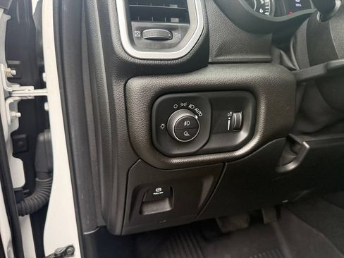 Used 2020 RAM 1500 Big Horn AWD/4WD image 18