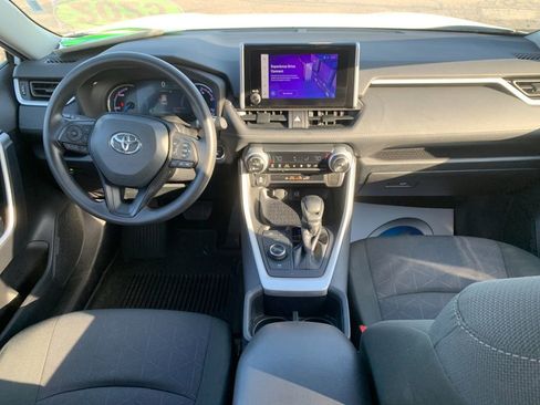 Used 2025 Toyota RAV4 XLE AWD/4WD image 16