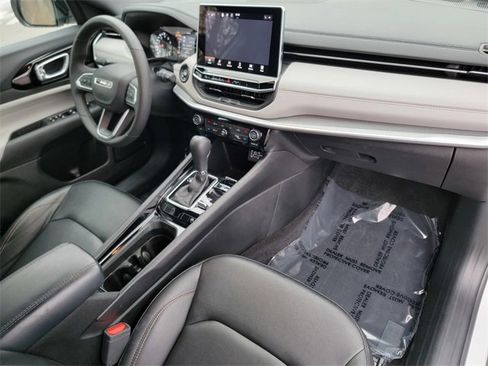 Certified 2024 Jeep Compass Limited image 25