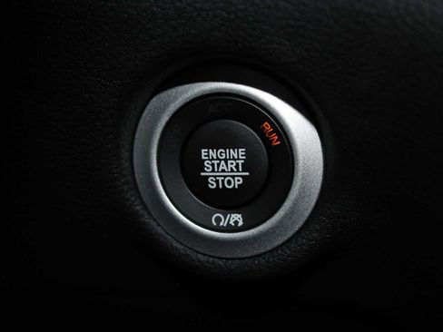 New 2025 Chrysler Pacifica Select AWD/4WD image 40