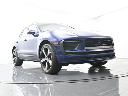 Certified 2025 Porsche Macan AWD/4WD image 54