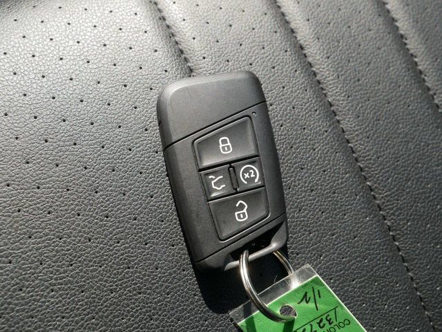 Certified 2023 Volkswagen Tiguan SE AWD/4WD image 36