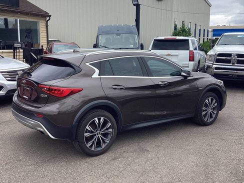 Used 2018 INFINITI QX30 AWD image 3