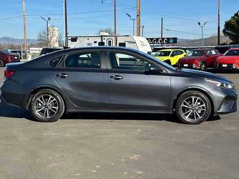 Used 2023 Kia Forte LXS w/ LXS Technology Package image 3