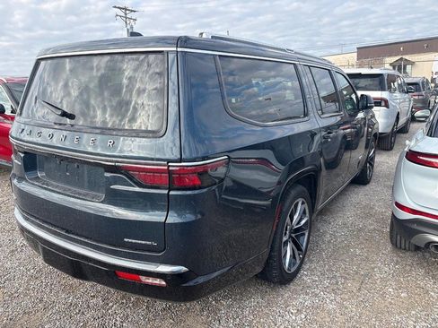 Used 2023 Jeep Wagoneer L Series III w/ Premium Group I image 3