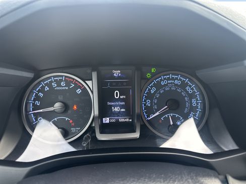 Used 2021 Toyota Tacoma TRD Off-Road image 13