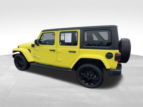 Used 2023 Jeep Wrangler Unlimited Sahara w/ Cold Weather Group AWD/4WD image 6
