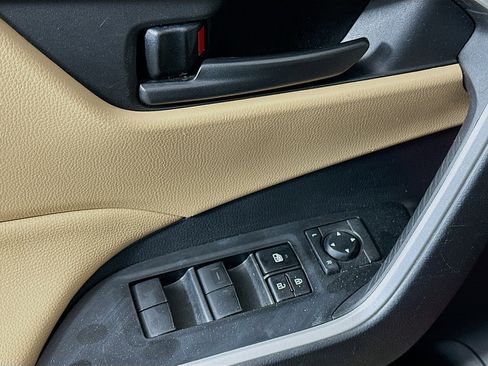 Used 2020 Toyota RAV4 LE image 15