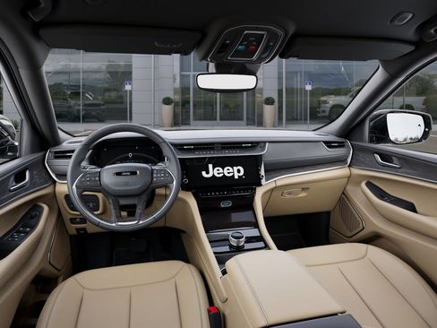 New 2026 Jeep Grand Cherokee Limited RWD image 14