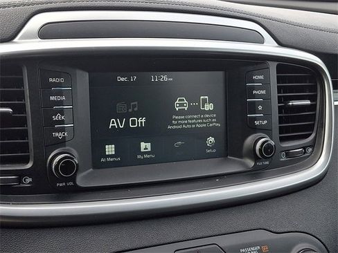 Used 2019 Kia Sorento LX image 17