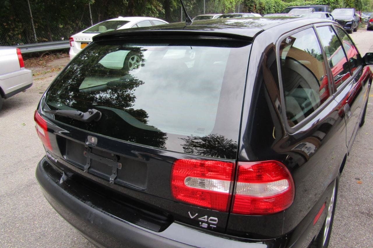 Used 2002 Volvo V40 FWD image 11