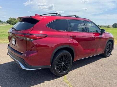 Used 2023 Toyota Highlander XSE FWD image 6