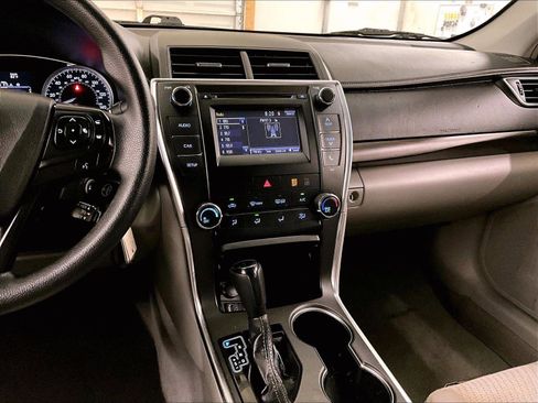 Used 2016 Toyota Camry LE FWD image 6